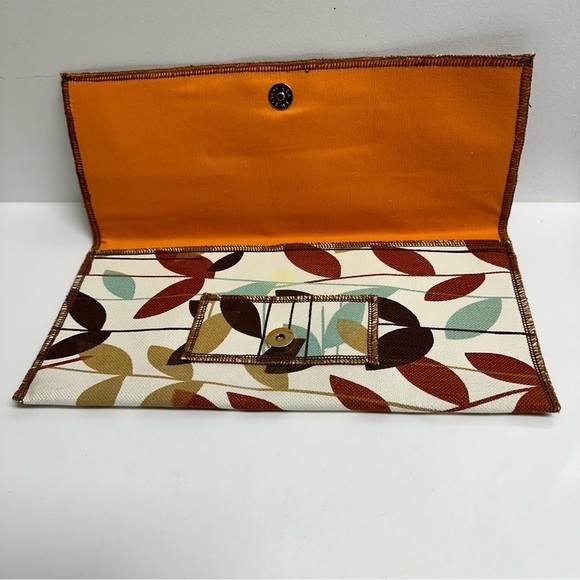 By Olive Floral Leaf Clutch Purse - Picture 3 of 8